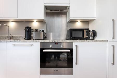 קאמברידג' Central, Stunning 2 Bed Apartment With Parking! מראה חיצוני תמונה