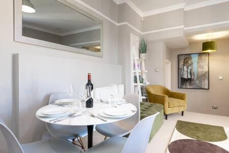 קאמברידג' Central, Stunning 2 Bed Apartment With Parking! מראה חיצוני תמונה